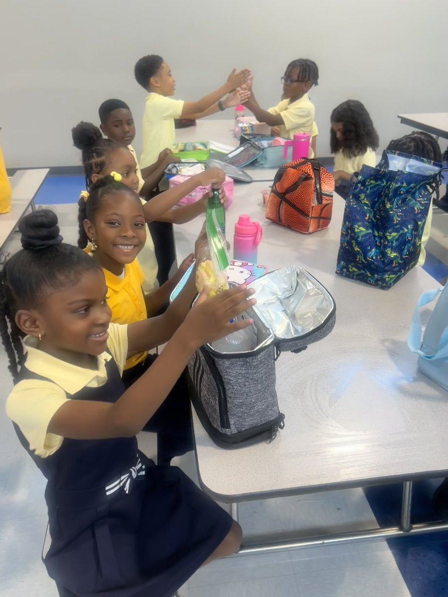 PDLadyConsults's tweet photo. It’s a “Wonder”-FUL Wednesday here at @ExcelAcademyPCS! 🦸🏽‍♀️🍩🩵🦅
@pgcps #WhereEaglesS.O.A.R.!” #Day3 https://t.co/PTXelsHuTE