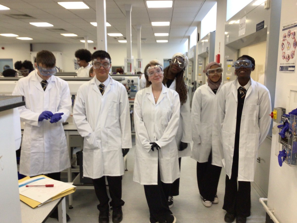 chemphyssma's tweet photo. Advanced Higher Chemistry Pupils are loving their Glasgow University Lab experience @StMungosAcademy https://t.co/S59o989lhi