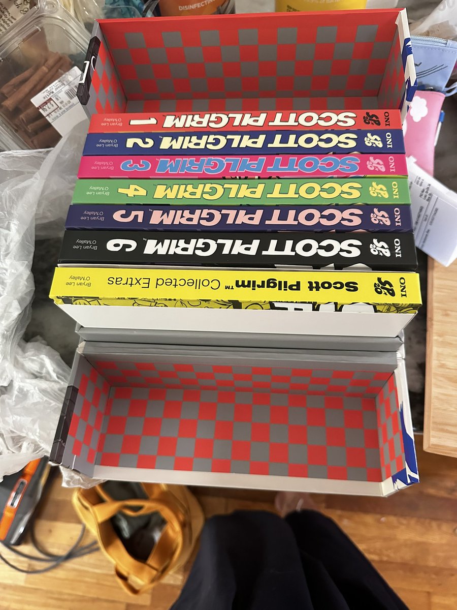 Iamkenzbee's tweet photo. The Scott Pilgrim series meant a lot to me as a young Kenz. From age 14 through HS I reread the comics and rewatched the movie. I’ve been a nomad for the last ten years, and my original copy of the comics is one of the few things I haven’t gotten rid of from my childhood. 1/2 https://t.co/Agl96zW1M7