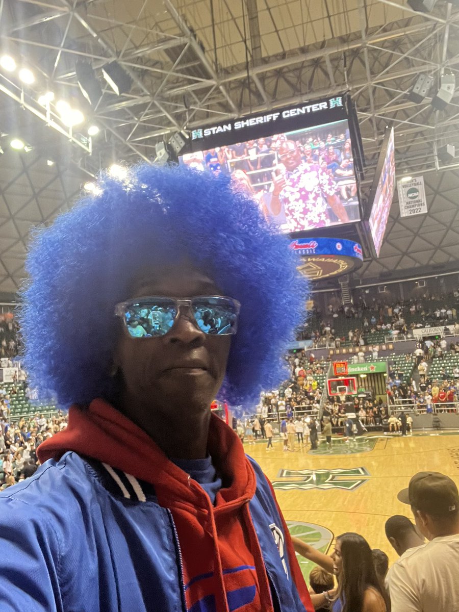 ClippersSoul's tweet photo. @LAClippers Last year Hawaii classic this year should be great I will be thereππΌππΌππΌππΌππΌππΌ #1 super fan in the nba@LAClippers #clippersnations #clipperssoul #Hawaiiclassic #NBA #espn #ballysports @NBA @HawaiianAir @HawaiiNewsNow https://t.co/Xy7uY940aC