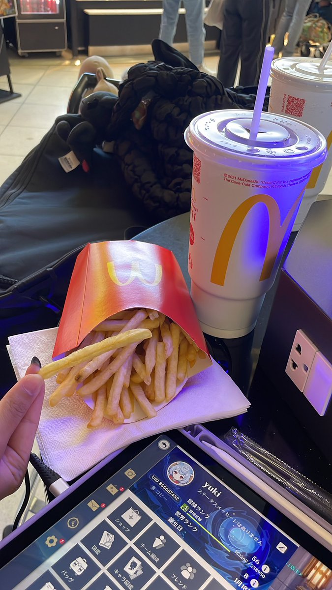 0909rin_rin's tweet photo. バンコク空港🇹🇭のポテト
塩味ない　3点
思い出点数＋3点

合計6点 https://t.co/GQ5MiHg7zx