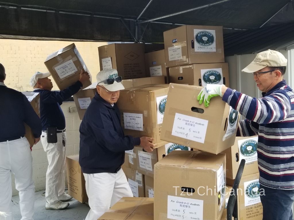 tzuchicanada's tweet photo. On 8/12, volunteers of Vancouver Service District of @tzuchicanada went to YWCA Crabtree Corner to hold a Back to School donation ceremony to hand over 250 backpacks &amp; stationary, in 42 boxes, to Crabtree Corner.  A family represented to receive these backpacks. https://t.co/l7MLKVdb5k