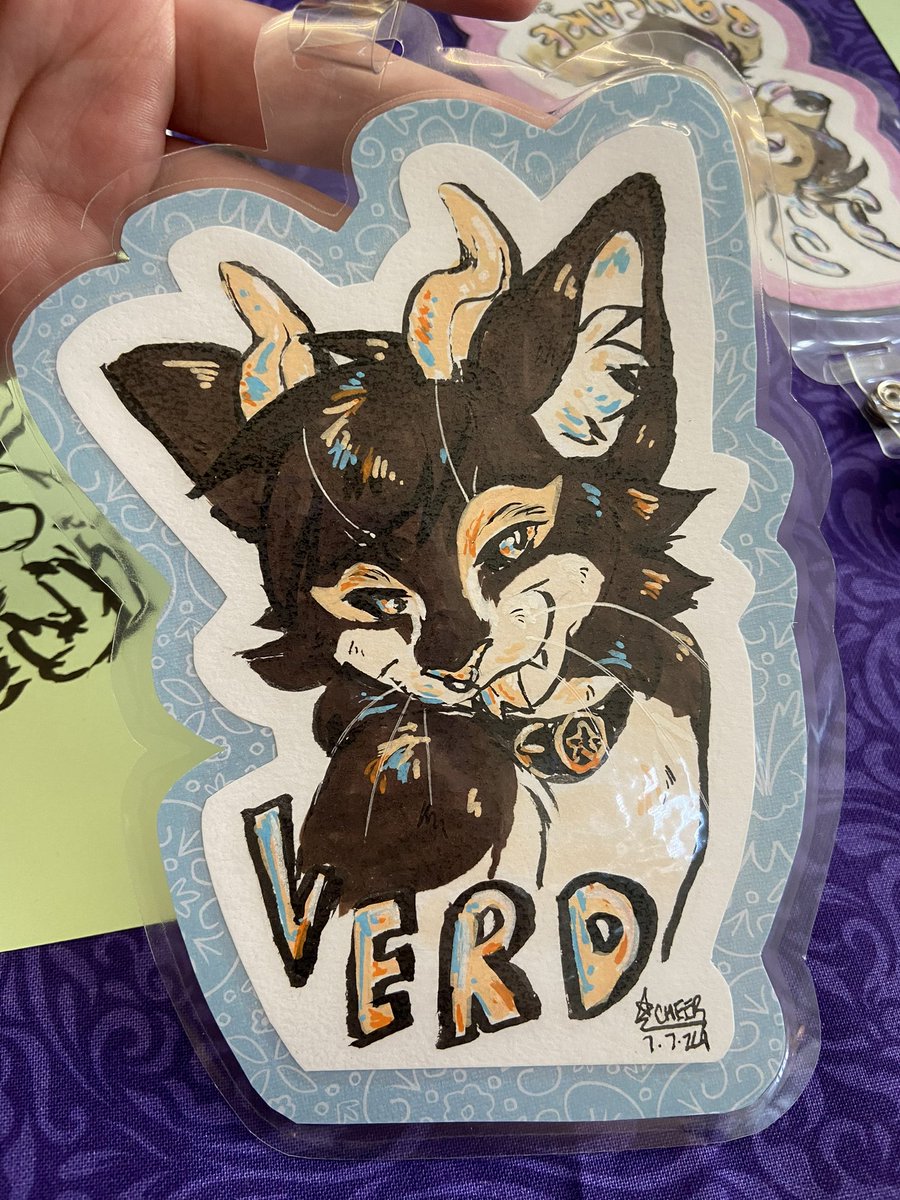 Mini badge raffle! I seriously love doing these!

Rules:
✨ follow me
✨ retweet
✨ comment a SFW ref

Ends September 1st!