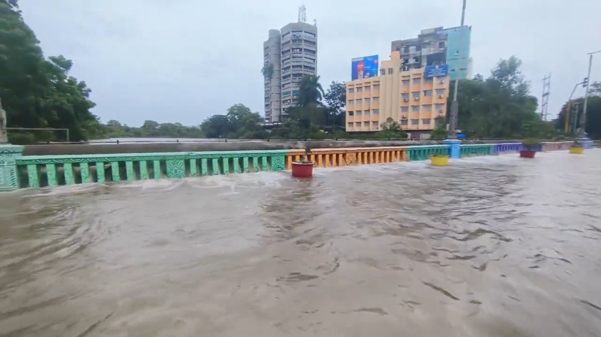 Live: VMC Vadodara Water Level Updates of Vishwamitri River and Ajwa Dam