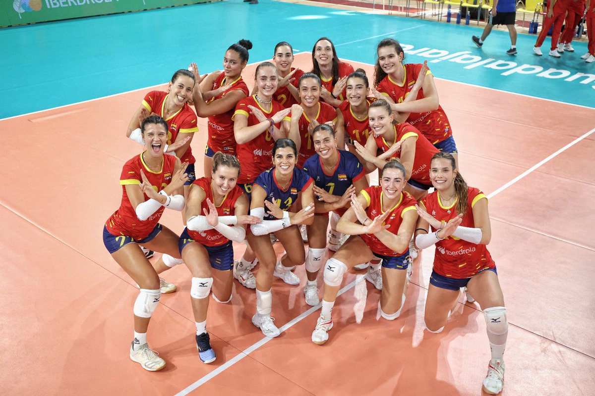 RESULTADO FINAL >> 
🇪🇸ESP 3-0 GEO 🇬🇪
(25-9)
(25-8)
(25-12)

Crónica del partido 👉 rfevb.com/n/las-leonas-s…