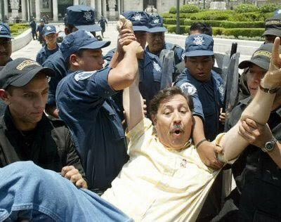 la_go_mess's tweet photo. Comparte este Noroña de la abundancia para que este año tengas un glow up laboral. https://t.co/G07ImtCMP7