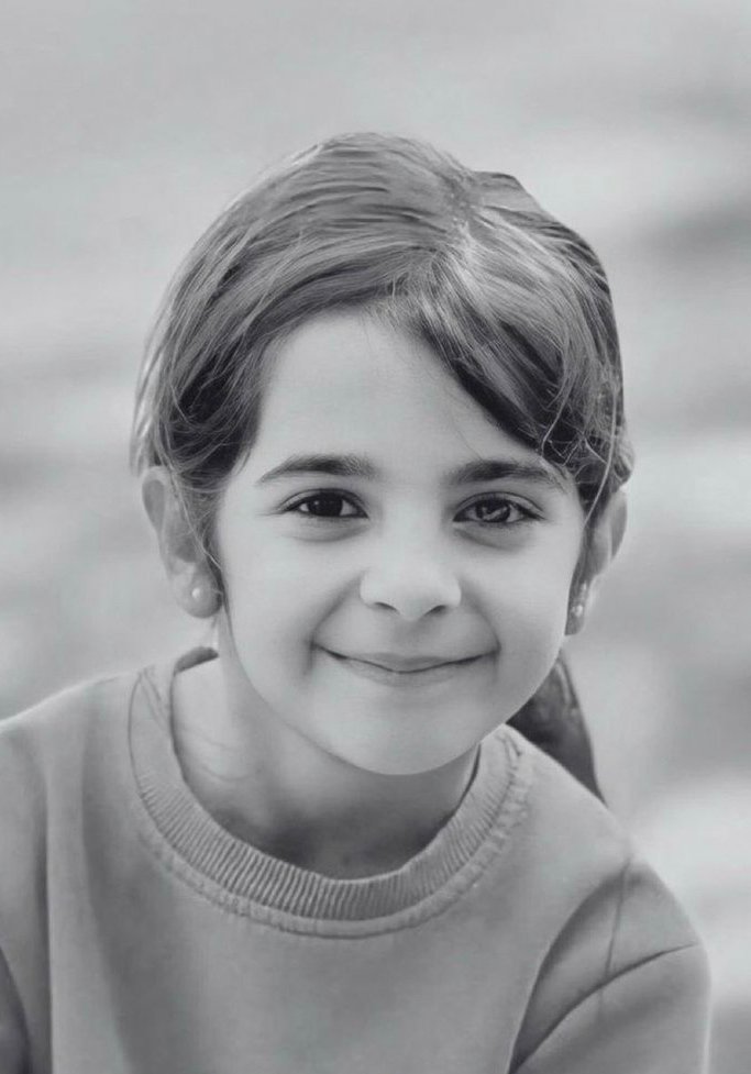 Hele li vê masûmiyê binêrin.
Destê ku li te rabe bişkê Narîn!
#NarinGüranNerde