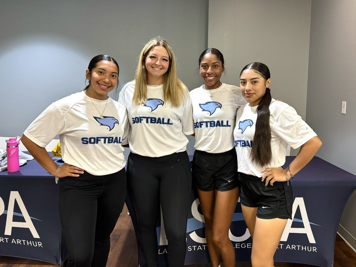 LSCPA_Softball's tweet photo. Some of our Seahawks at the SGA Wingsday-Wednesday Meet and Greet. 🫱🏼‍🫲🏽 #GoSeahawks #WingsUp👐🏼 https://t.co/vIFLO7evWs