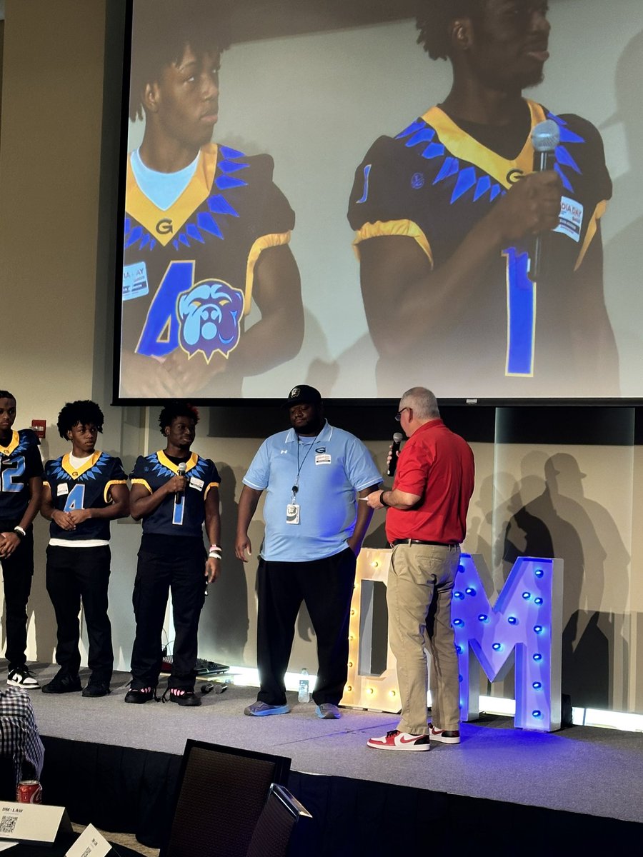 GHS_GrandviewC4's tweet photo. Bulldogs representing at the 4th annual media days presented by @DMInjuryLaw &amp; @PrepsKC #PlayForward https://t.co/0NjyZxQ5Pq