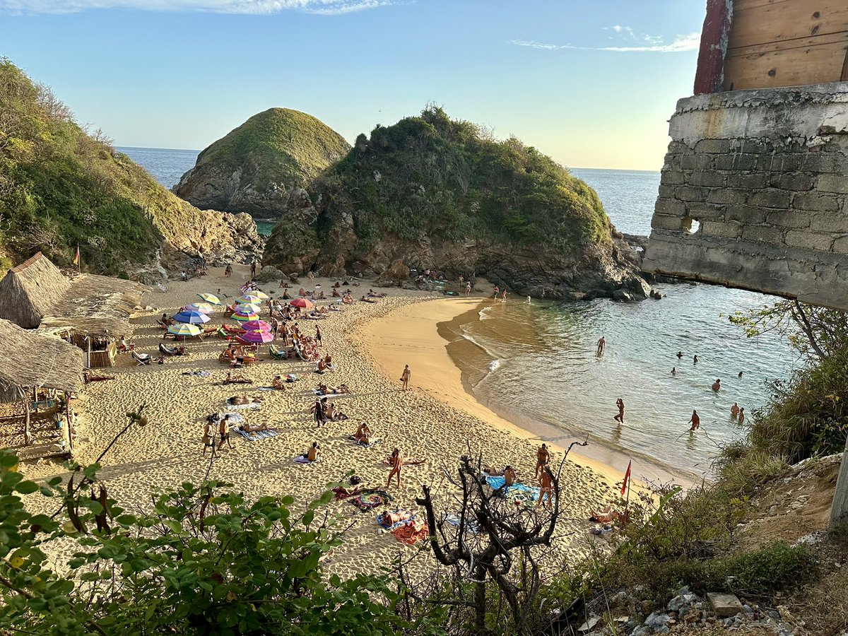 InTheBuffTravel's tweet photo. Amazing view of Playa del Amor on the east end of Playa Zipolite. The only legal nude beach in all of Mexico! ⛱️ Book your trip at https://t.co/snQWGQv4iK https://t.co/NWdTTrqFJG