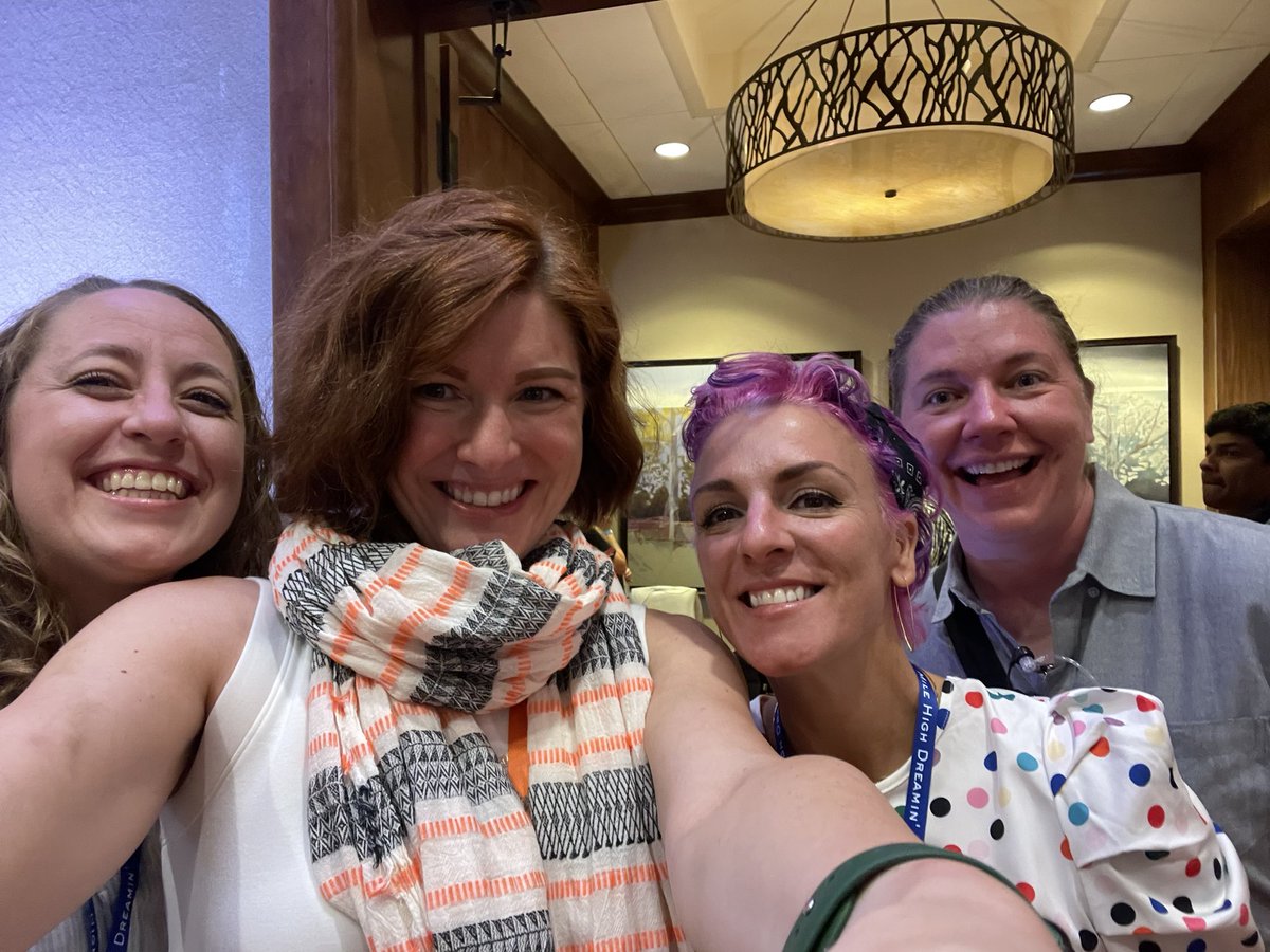Reunited with some of the AMAZING Denver crew at <a href="/MileHighDreamin/">MileHighDreamin'</a> ! @girlygeeksocial <a href="/nikkikaminski/">Nikki Kaminski</a> #MHD24