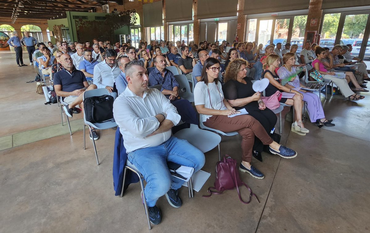 𝗜𝗹 𝗹𝗮𝘃𝗼𝗿𝗼 𝗱𝗶 𝘀𝗾𝘂𝗮𝗱𝗿𝗮 𝗽𝗲𝗿 𝘂𝗻𝗮 #𝘃𝗲𝗻𝗱𝗲𝗺𝗺𝗶𝗮 𝗯𝘂𝗼𝗻𝗮 𝗲 𝗴𝗶𝘂𝘀𝘁𝗮 

Confindustria Cuneo, Asti e Alessandria, con Vignaioli Piemontesi, Assoenologi,  Ispettorato del lavoro di Asti e Icqrf Nord Ovest all'evento pre-vendemmia di Nizza.