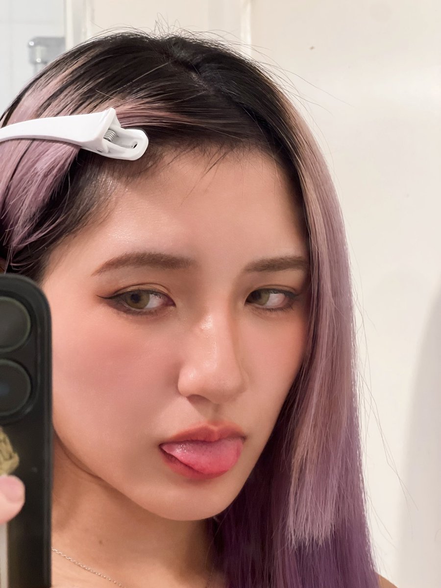 kkikati_'s tweet photo. Toilet lighting supremacy https://t.co/m7sYE0Wqz1