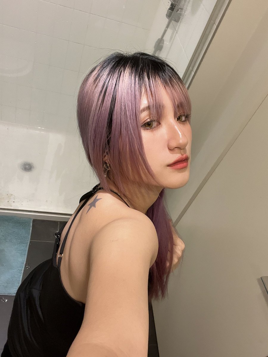 kkikati_'s tweet photo. Toilet lighting supremacy https://t.co/m7sYE0Wqz1