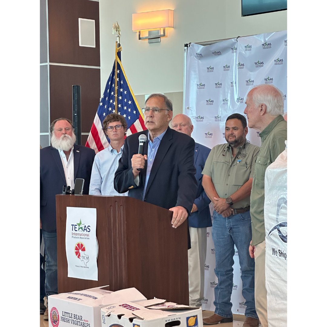 TexProduce's tweet photo. #TIPA and #TexasCitrusMutual were honored to host Senators John Cornyn and John Boozman for a critical roundtable discussion with #RioGrandeValley farmers. 🌱 Our #farmers shared their challenges with #watershortages.💧
https://t.co/EgOgkqC7Zq
#TexasProduce #Agriculture https://t.co/Q0Vb77opH9