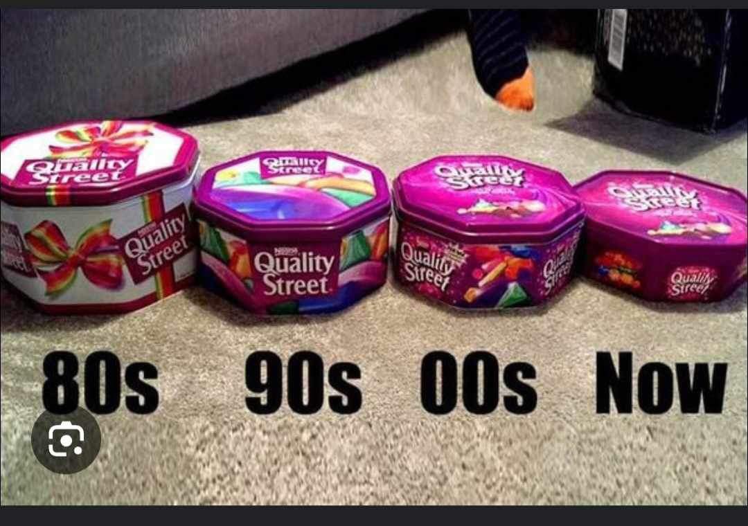 itscecemol's tweet photo. @QualityStreetUK what’s going on with the decrease in tin size over the years?? Bring back the 80’s tins for better customer satisfaction. 👍🏻 

#smallchoccytins https://t.co/vlInTxMnbu