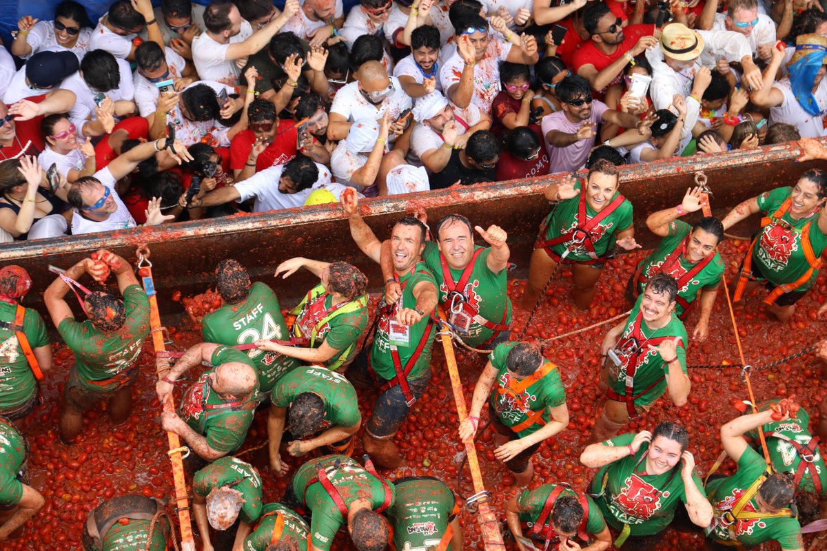 El president Vicent Mompó anuncia que la Diputació de València seguirá apoyando La Tomatina de Buñol con productos kilómetro cero <a href="/dipvalencia/">Diputació de València</a> <a href="/Vicente_Mompo_/">Vicente Mompó Aledo</a> <a href="/AytoBunyol/">Ayuntamiento Buñol</a> <a href="/LaTomatinaInfo/">La Tomatina Oficial</a> #tomatina #Tomatina2024 <a href="/tucomarca/">tucomarca.com</a> #LaTomatina2024 #LaTomatina 
tucomarca.com/wordpress/segu…