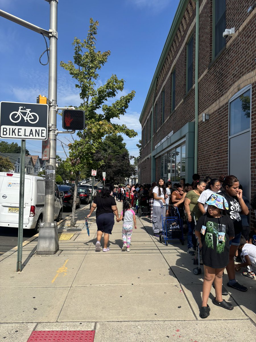 CCDOM1's tweet image. Today at Unity Square in New Brunswick, over 225 residents attended a Back to School Health Fair Event. 

Various vendors attended and handed out information and school supplies and children even received backpacks. 

#ccdom #CatholicCharitiesDOM #unitysquare #newbrunswick