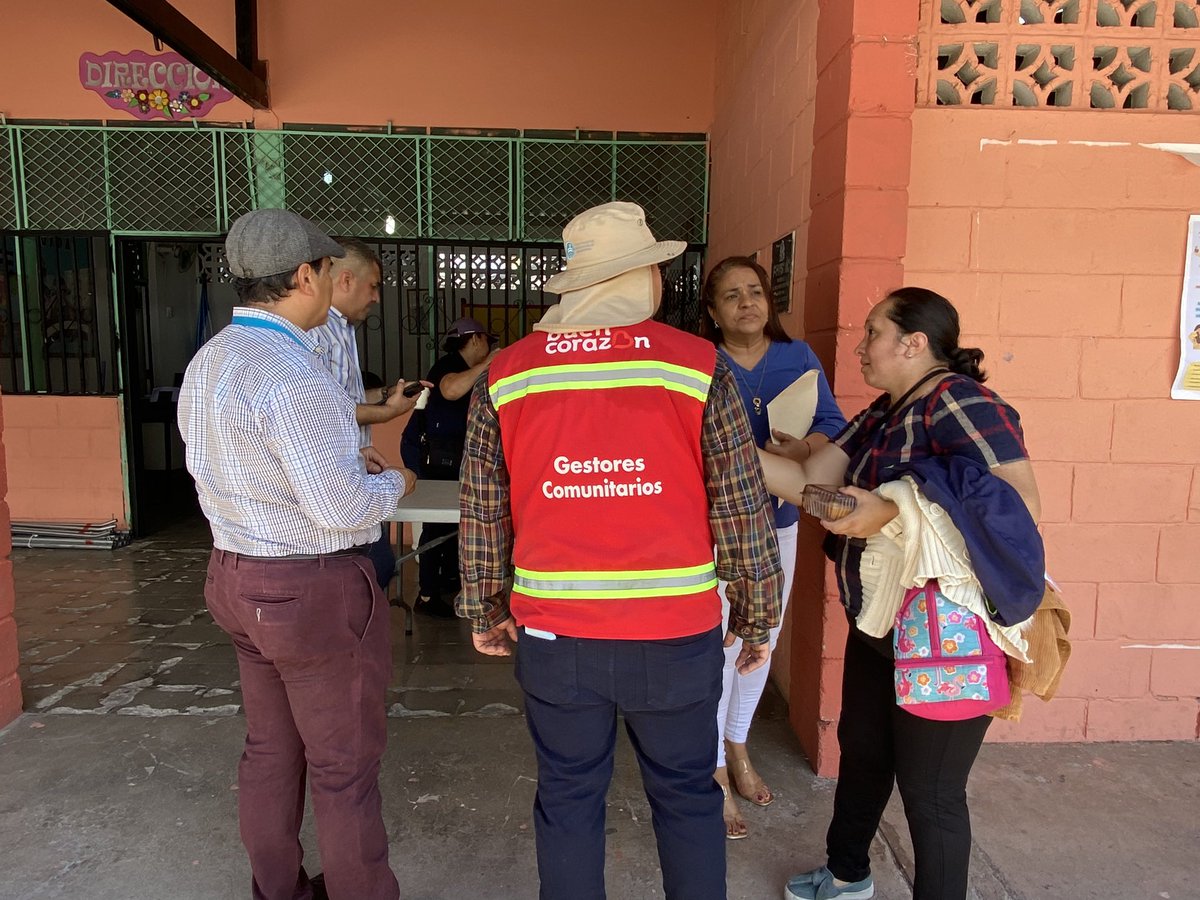 IDEM_AMDC's tweet photo. Hoy se distribuyeron “Bed Kits” en la colonia El Pedregal, gracias a la colaboración Canadiense y al Club Rotario.🇭🇳🇨🇦📚🤝🏻✏️ Los gestores comunitarios desempeñaron un papel crucial en la organización de este evento.🫡 https://t.co/cjZhmhLHGA