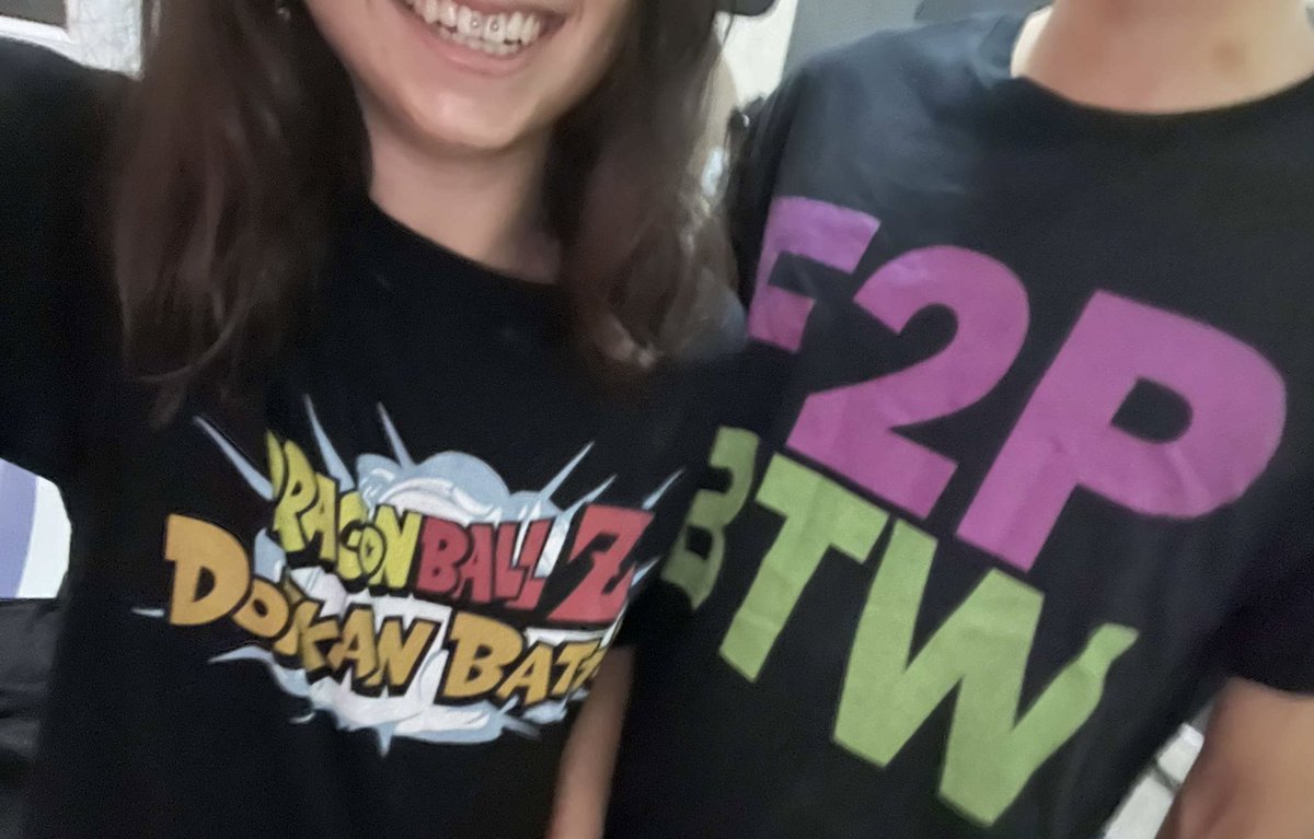 Elle joue à Dokkan Battle et Solo Leveling