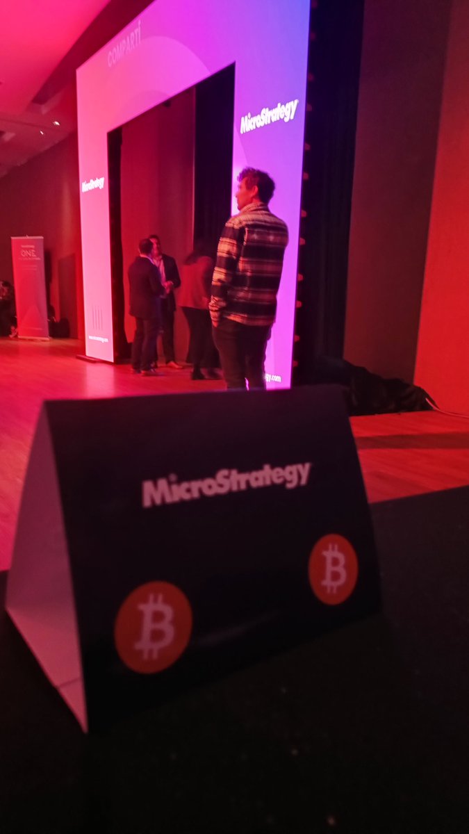 kripton_la's tweet photo. ¡Increíble jornada en #MicroStrategyWorld Buenos Aires Edition! 🚀 El equipo de Kripton Market estuvo presente, conectando con líderes de la industria y explorando nuevas oportunidades para llevar la adopción de #Bitcoin al siguiente nivel. ¡El futuro es ahora! 💥 https://t.co/EFe1NJ78ZI
