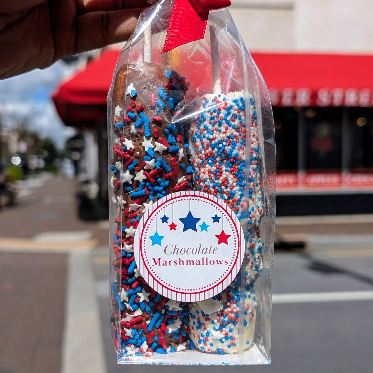 RiverStSweets's tweet photo. Sweeten your Labor Day Weekend with a patriotic twist! Celebrate the hardworking spirit of America with our red, white, and blue treats. π¬πΊπΈ #candystore #savannahga #whattodoinsavannah #visitsavannah #worldfamouspralines https://t.co/sLd00Ug1Fh