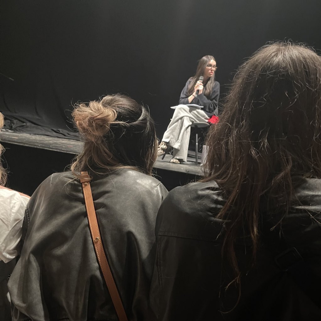 ifyouknevbetter's tweet image. 📌 Went to Silence Between Songs tour in Manchester! During sound check me and her had a conversation she said my name to memorize it. She performed Glimpse of Us live and even let us hear an unreleased song called Barbie! She pointed at me during reckless!! 22/3/2023