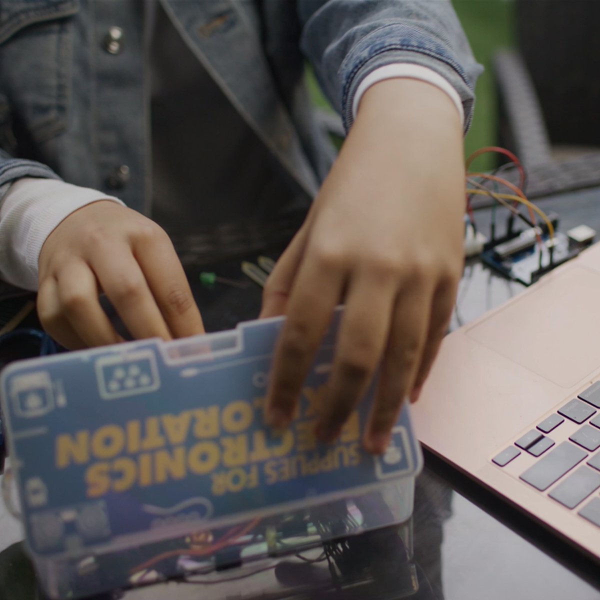 Have you seen LINGO in action?

With step-by-step expert video tutorials, it's never been easier to engage with coding. 

Simply subscribe and start learning! 👉 stemlingo.com 

 #LearnToCode #CodingCommunity #TechEducation