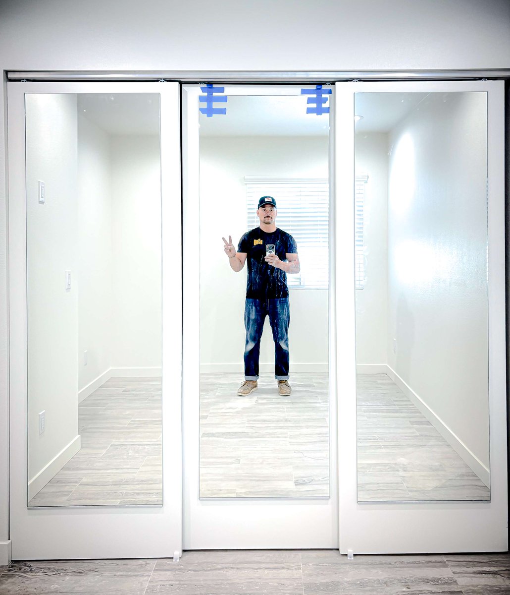 ShowerDoors1's tweet image. Do we install mirrors? Yes, sometimes! 🪞✨

#MirrorInstallation #HomeImprovement #AffordableFrameless #CustomMirrors #TalentedTeam #InteriorDesign #FunctionalDecor #SeanTheInstaller