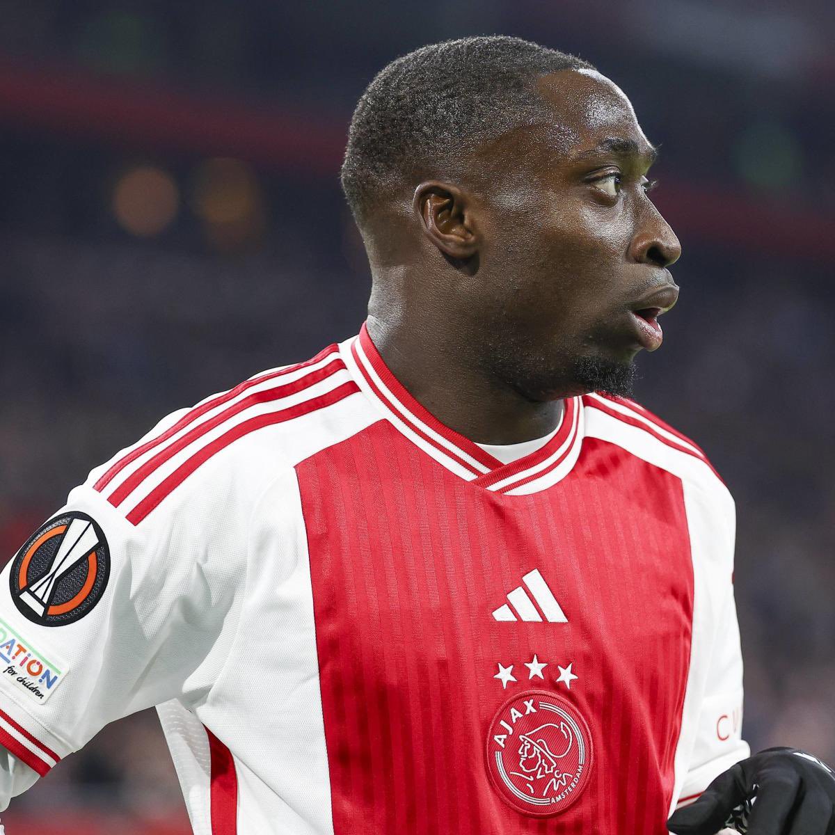 GonesRadioOff's tweet image. 🆕️ 𝗟’𝗢𝗟 𝗣𝗢𝗦𝗘 𝗨𝗡𝗘 𝗕𝗘𝗟𝗟𝗘 𝗢𝗙𝗙𝗥𝗘 𝗣𝗢𝗨𝗥 𝗙𝗢𝗥𝗕𝗦 💵

Selon des sources proches du joueur, l’#OL aurait formulé une offre de 15M€ pour Carlos #Forbs.

Pour rappel, le joueur portugais a été recruté pour 14M€ par l’#Ajax en 2023 🇵🇹
 
#TeamOL #MercatOL 
[📰