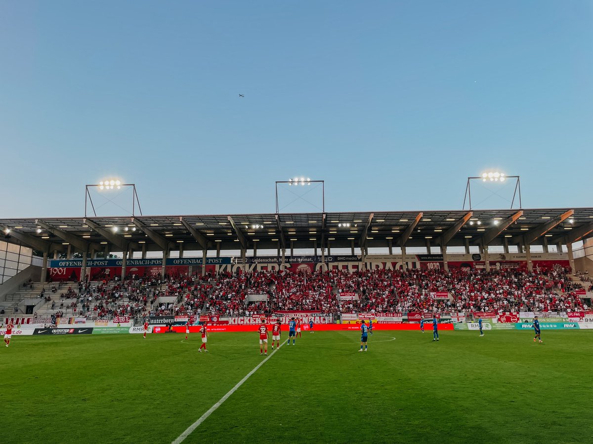 OFC_offiziell's tweet photo. Die zweite Hälfte läuft. 🔴⚪️ #OFCTSG #kickersoffenbach #nurderOFC https://t.co/sKku2nMz9I