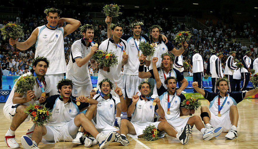 altieribruno's tweet photo. Hoy, 28 de agosto, se cumplen 20 años del éxito más grande de la historia del básquetbol argentino: el oro en los Juegos Olímpicos de Atenas 2004 tras vencer a Italia en la final por 84-69. https://t.co/H9EFCsgxTW