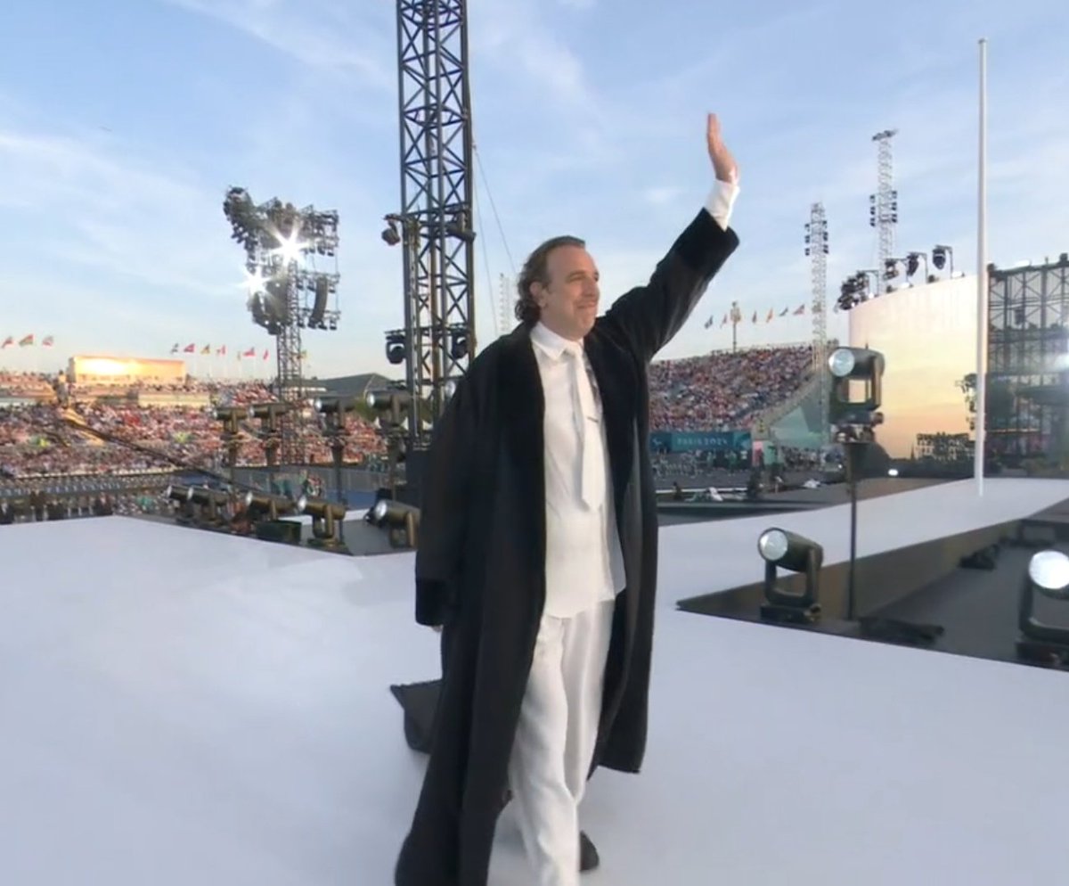 HerrRonster's tweet photo. Wenn du mal wieder deine eigene Robe vergessen hast und eine beim Kollegen ausleihen musst... https://t.co/K4MeXHqXkQ