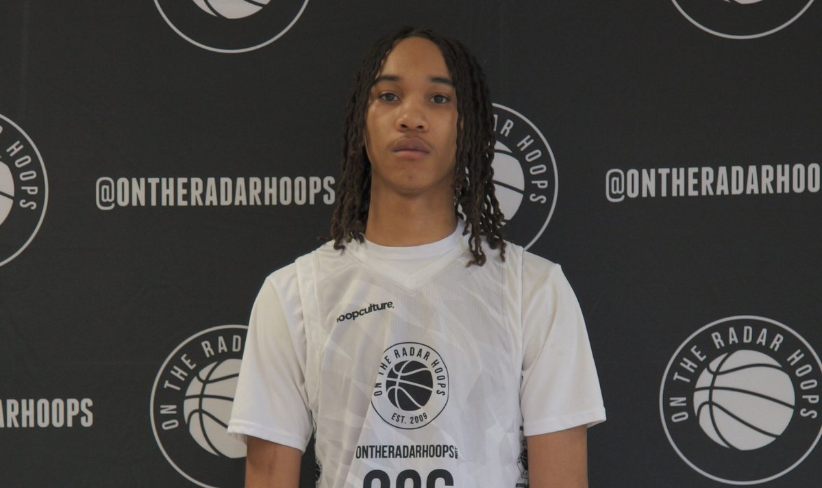 Chris Perry is a player that you will want to keep track of for the next few years. 

He is a high ceiling athlete with an emerging skill set. He is a 6-foot-6 wing with bouncy legs.

STORY:

ontheradarhoops.com/otr-hoops-supe…