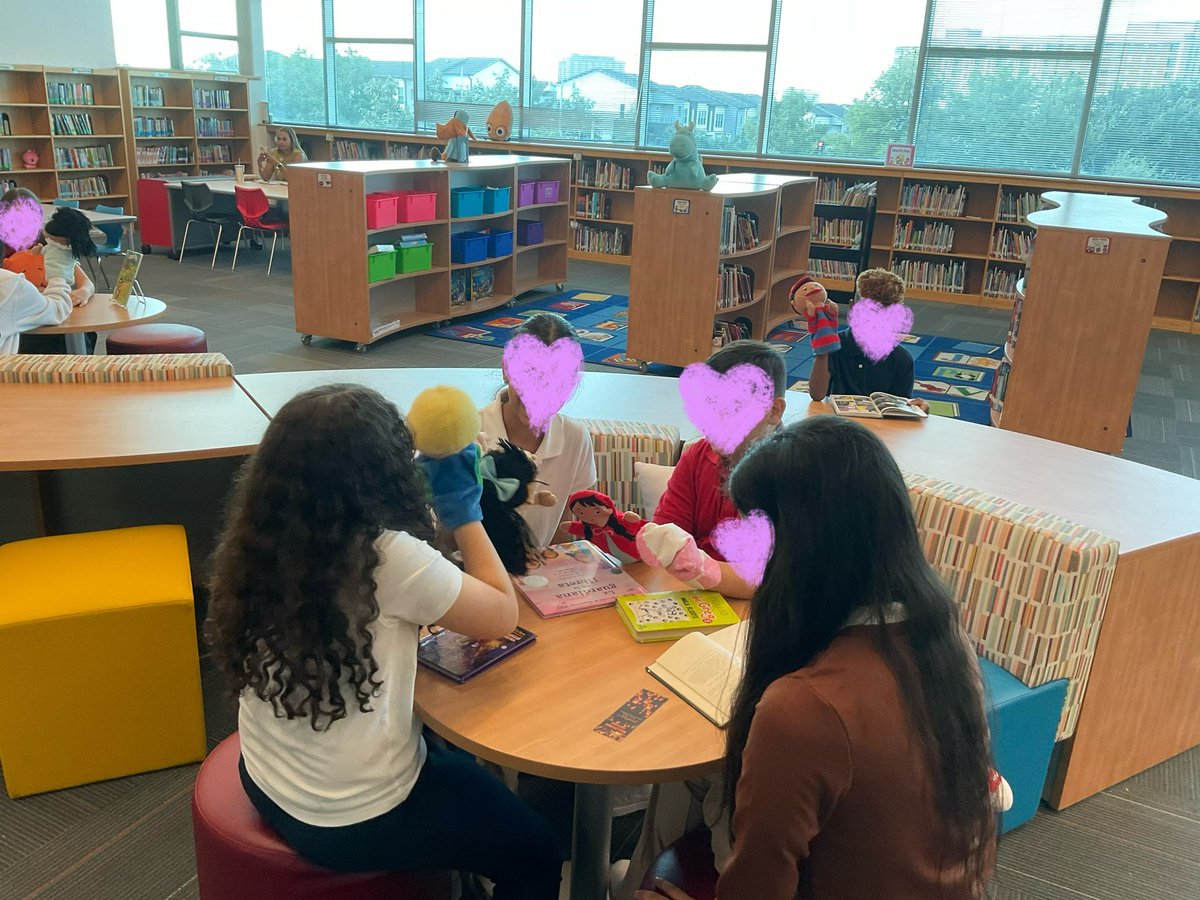 BushES_Library's tweet image. What a busy first 2 weeks! We have done a little bit of everything and are loving our library. K-1 were introduced to Beebot and story sequencing, while 2-6th created videos and practiced organizing books. So excited to see what this year brings! @DISD_Libraries @ProjectReadDISD