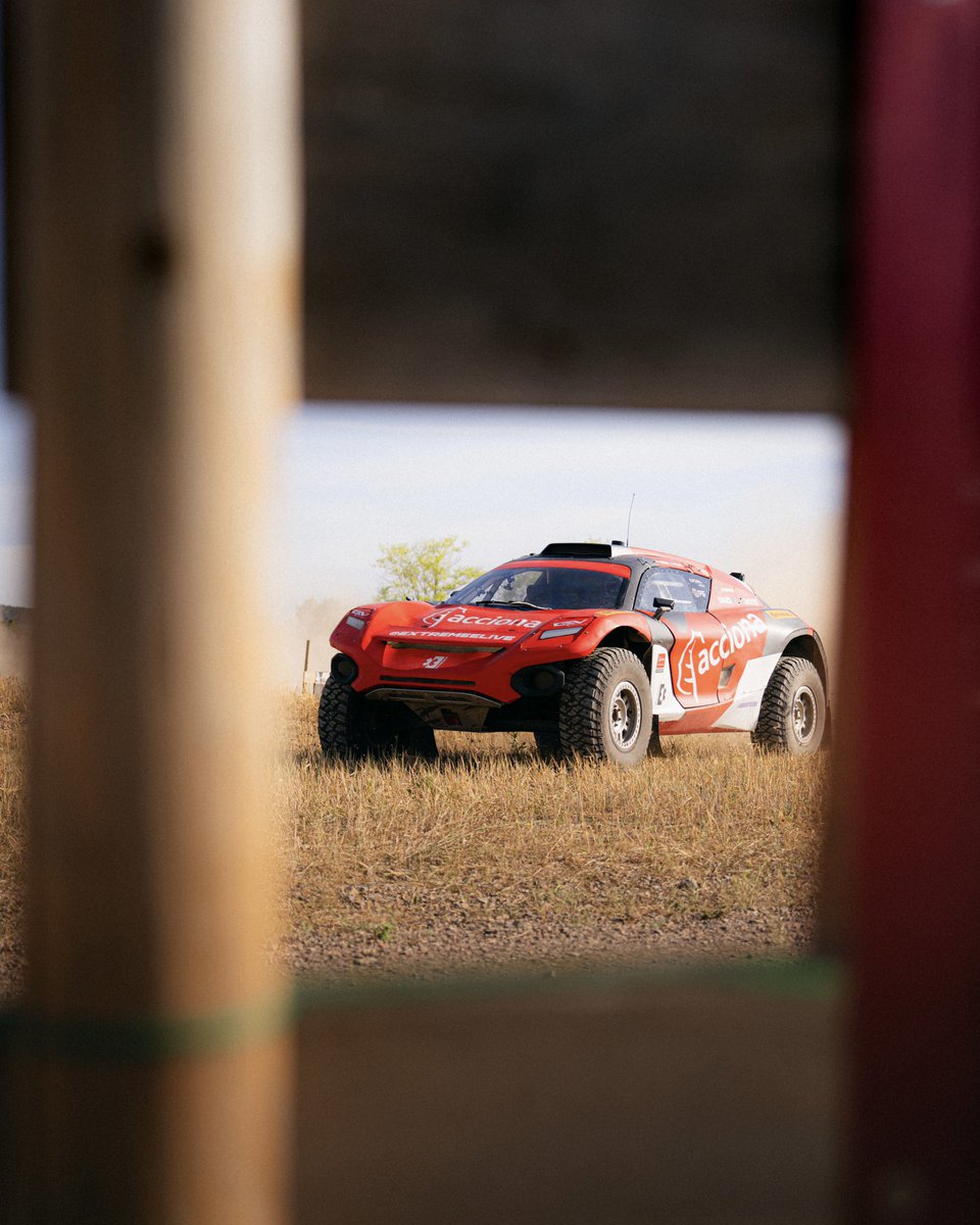 AccionaSainz's tweet photo. Playing hide and seek with the Odyssey 21! 🙈

-
#DrivenByNature
#ASXETeam https://t.co/vL9w4F0VM8