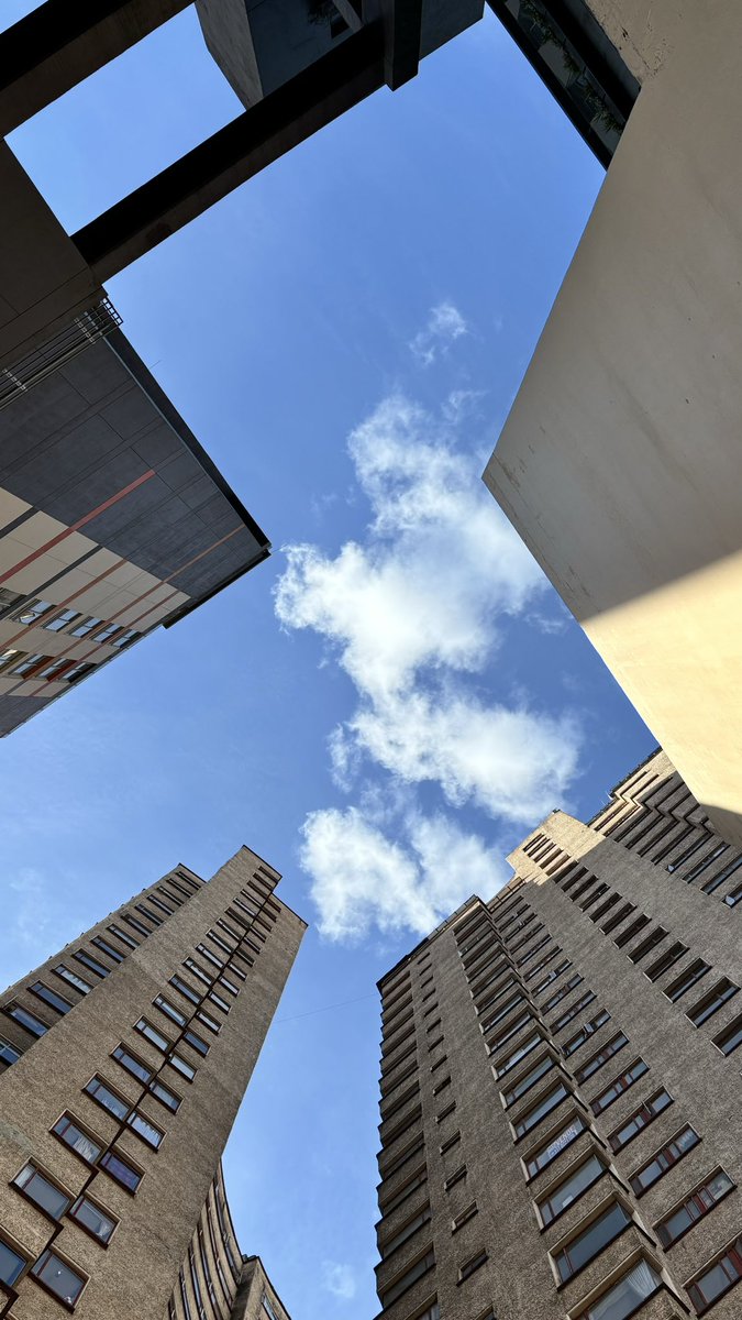 “Mira a tu alrededor y encuentra belleza en la simplicidad, fortaleza en la sostenibilidad y grandeza en la generosidad”. 🫂