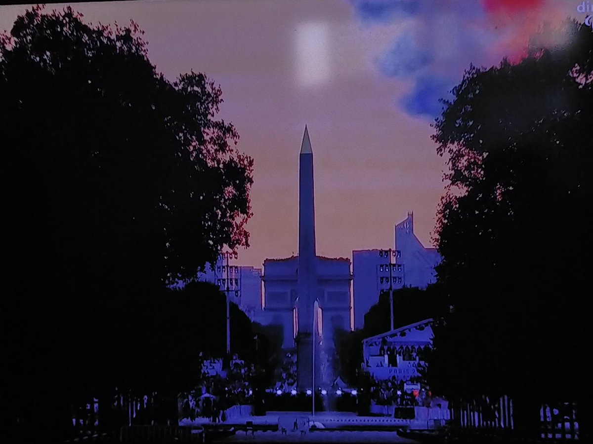 adeline3164's tweet photo. #JeuxParalympiques2024 magnifique survol de notre patrouille de France 🥲👏🏻🙌🏻🥹🥹🥹🥹🥹🟦⬜🟥💙🤍❤️💙🤍❤️🟦⬜🟥 #parisisbeautiful #Paris2024 #Paralympic2024 https://t.co/lIO6ggdhJi