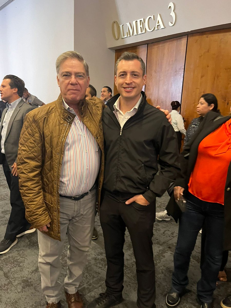 Un gusto saludar a mi buen amigo <a href="/colosioriojas/">Donaldo Colosio</a> aquí el futuro del país.