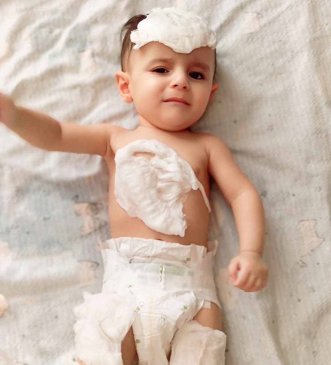 Hastalık acı yüzünü göstermeye başladı. Evladım geceleri rahat nefes alamıyor. Vücudu ateşler içinde lütfen daha da zaman kaybetmeden ilacına kavuşturalım. Desteğinize ihtiyacımız var.

#TransferlerNeredeAliKoç Fatih Terim Ali Yüce Sofyan Amrabat Binance Selçuk Bayraktar