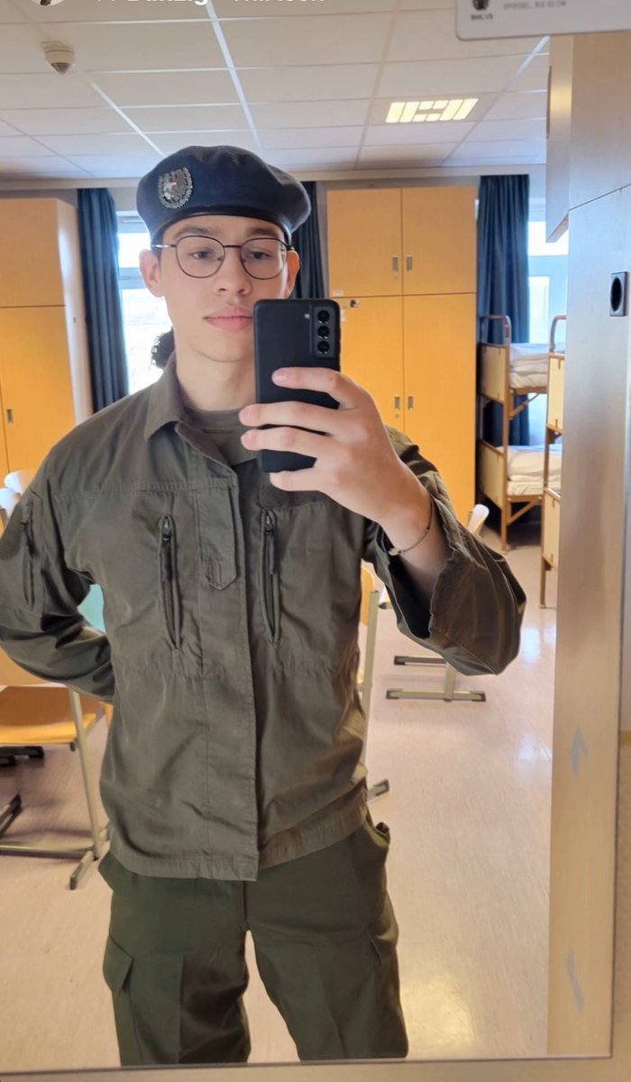 Inzwischen… the oldest twins: Davis &amp; Paris: One a poet,singer and the other …an Austrian army soldier! Spoiler:I am a blessed mother