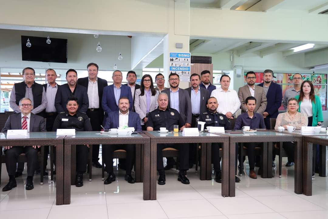 MtraVioleta's tweet photo. El Comite de seguridad Bancaria de Jalisco otorga un reconocimiento por los trabajos de colaboración desde hace más de 10 años.
Gracias..!!! https://t.co/yDXFzng7PF