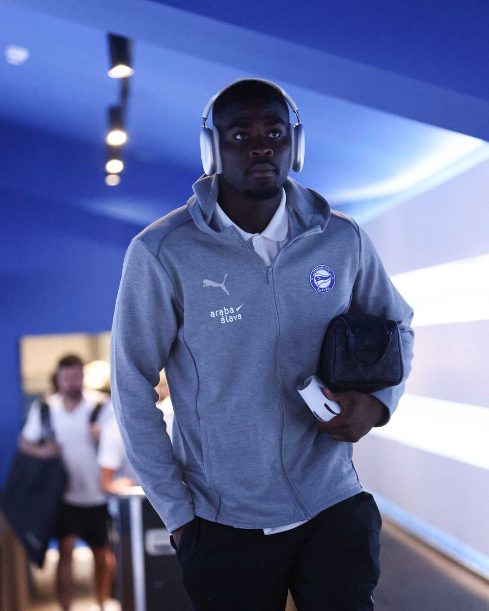 🤗 Ongi etorri, Ander, Jon eta <a href="/1owono/">Jesus Owono</a>! 

#RealSociedadAlavés