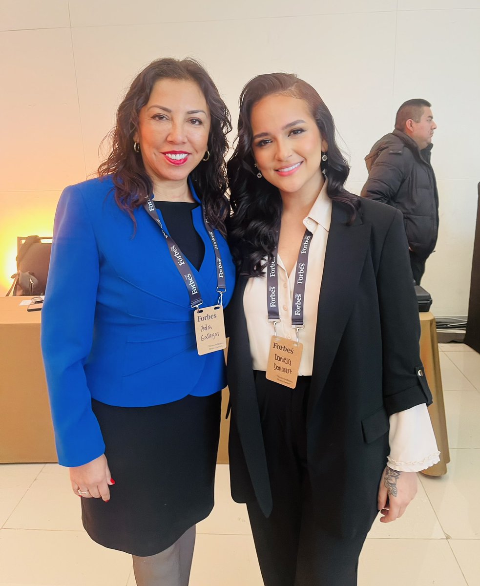 Ada_Gallegos's tweet photo. Mí agradecimiento a la editora general de Forbes Perú Laura Villahermosa, espectacular evento: Las 50 Mujeres + Poderosas de Perú.
#liderazgo 
#Mujeres 
#Educación https://t.co/joe1ikWowZ