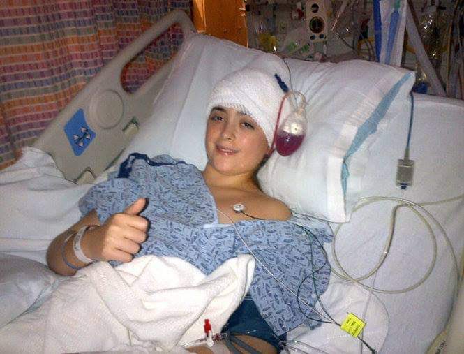 Ella es Ana y tiene cáncer. Su madre la dice que nadie la compartirá porque tiene cáncer😭 

¿Puedes darle tu Amén aquí?🙏💖 Si no te avergüenzas de ella 😘😍