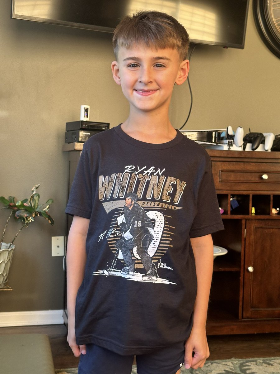 D_J_Alexander30's tweet photo. Vintage Whitney Shirt. @ryanwhitney6 @BizNasty2point0 @spittinchiclets @RearAdBsBlog @mattmurley19 @MikeGrinnell_ @armdog @penguins @barstoolsports https://t.co/4ArP3Z9OMj