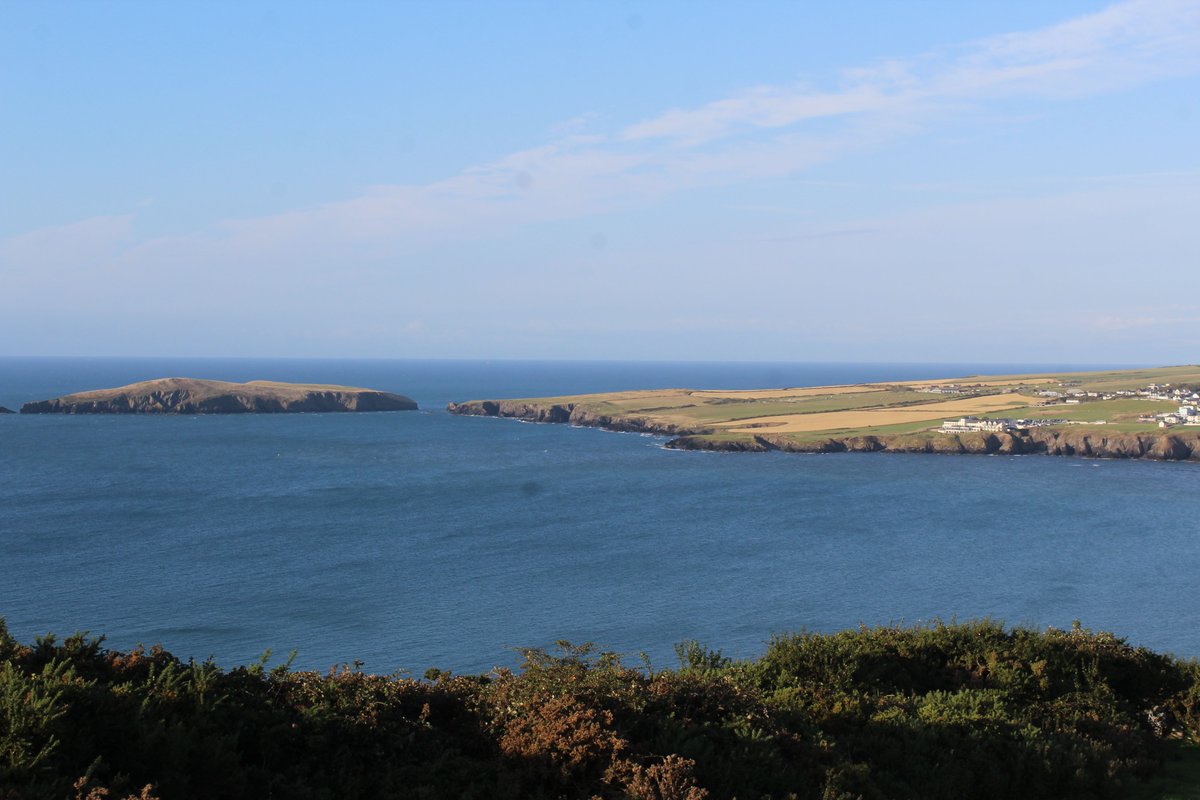 emlynevan's tweet photo. y dydd wedi gwella  . . weather 's come tidy soon as the big crowds have departed☀️🏴󠁧󠁢󠁷󠁬󠁳󠁿
 . . Cardigan Island , #Poppit #Patch and #Gwbert  on the Teifi estuary https://t.co/sm1TFad4r0