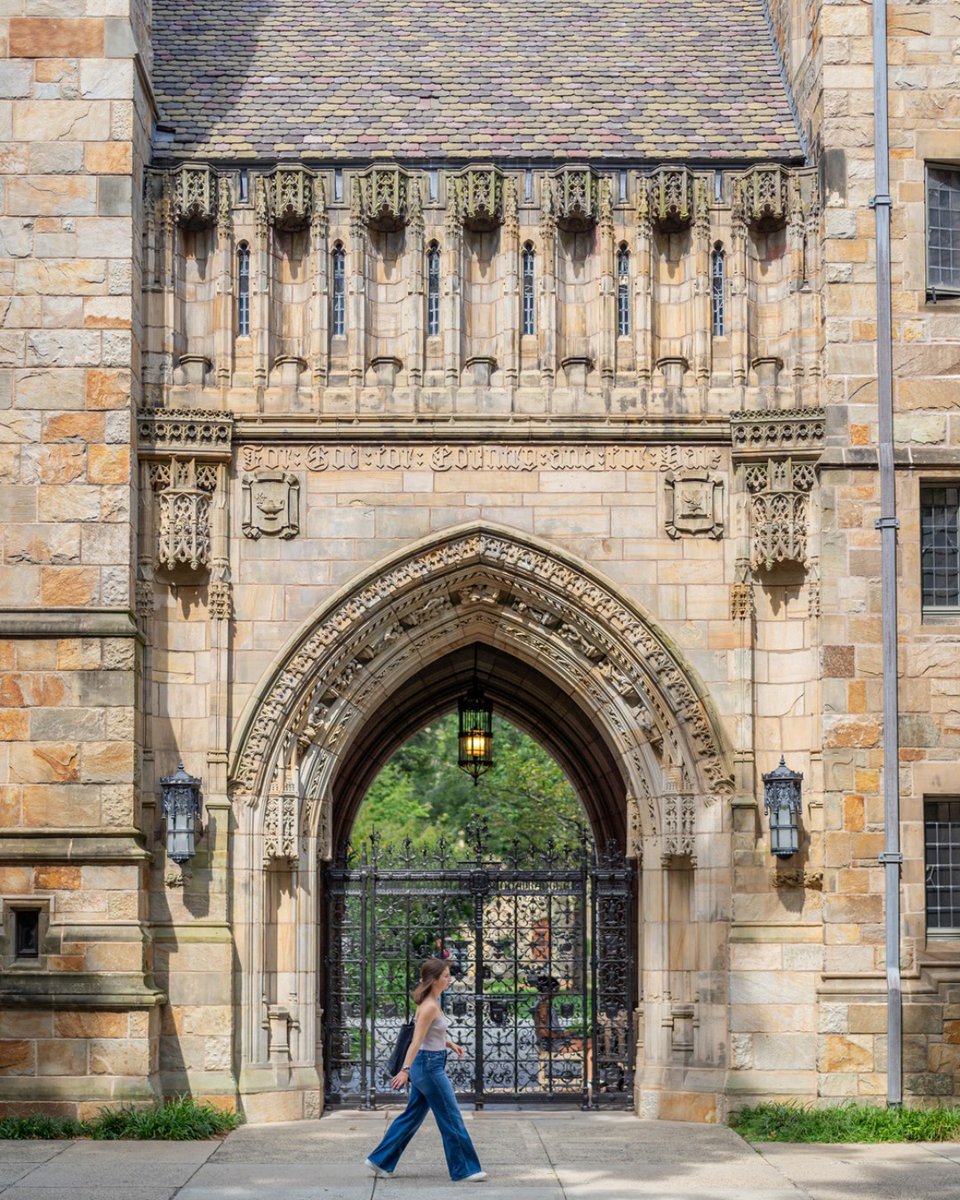 Yale's tweet photo. Happy first day of classes, Bulldogs! ☀️ #Yale #NewHaven #FDOC https://t.co/bhdUryY5gL