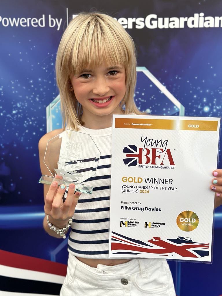 Llongyfarchiadau enfawr i ti Elliw Grug - Enillydd tywysydd ifanc Gwledydd Prydain! Tipyn o gamp! Gwych iawn ti! 👏👏🏴󠁧󠁢󠁷󠁬󠁳󠁿🏴󠁧󠁢󠁷󠁬󠁳󠁿