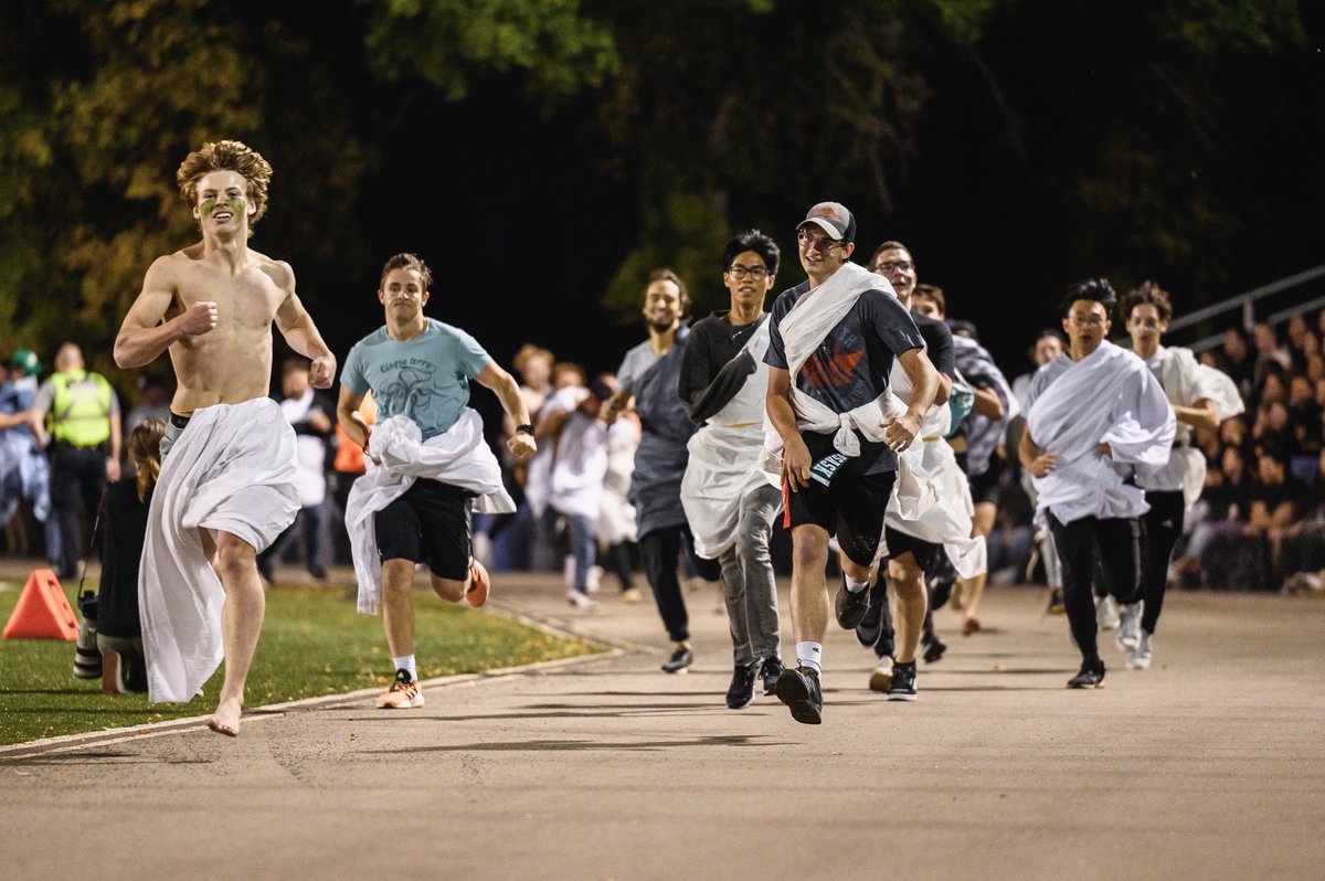HuskieAlumni's tweet image. Homecoming!

Alumni &amp;amp; friends, join us Sep 13 at 5pm for a pregame tailgate/BBQ on the roof of the clubhouse before the Huskies host Calgary. There will be a charge for the meal plus a cash bar on site.

This year we celebrate the 50th anniversary of our 1974 team. See you there!